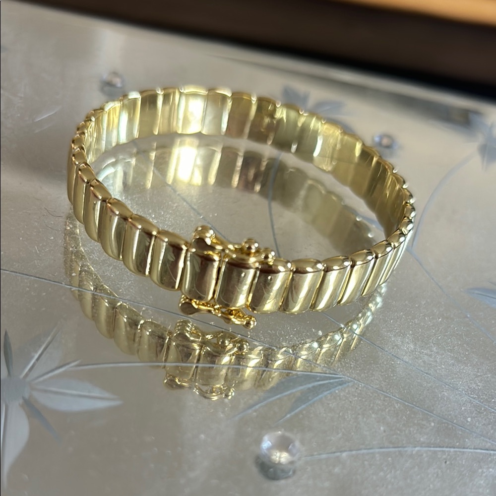 Elegant Gold Bracelet